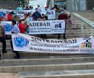 Desde 2020 los maestros Proheco han exigido a las autoridades que les den la plaza que les pertenece.