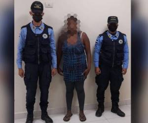 La fémina fue entregada a sus parientes, pero luego enfrentó una orden de captura para responder por el delito.