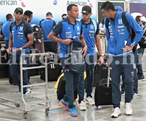 Los seleccionados de Honduras en el aeropuerto Ramón Villeda Morales de San Pedro Sula, antes de partir hacia Estados Unidos. (Fotos: Deportes EL HERALDO )