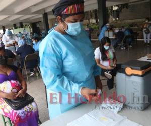 Muchas embarazadas en Honduras no se han vacunado contra el coronavirus por temor a afectar al bebé, pero sucede lo contrario. Foto: Alex Pérez | EL HERALDO.