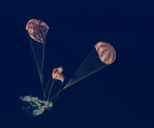 El momento en el que la misión amerizó en el Pacífico.