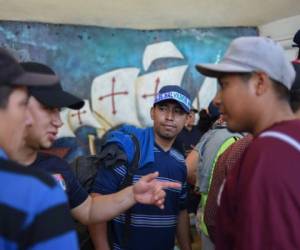 Migrantes salvadoreños en Guatemala. Llevan dos días de camino en busca de su 'sueño americano'. Foto: AFP