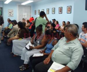 Poca afluencia de hondureños a las redes consulares en Estados Unidos para realizar el trámite de reinscripción al TPS. (Foto: El Heraldo Honduras/ Noticias Honduras hoy)