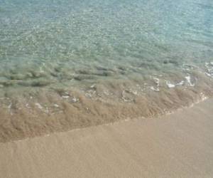 El hombre se ahogó cuando la marea subió y cubrió el hoyo.