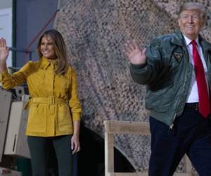 Melania y Donald Trump visitaron una base estadounidense en Irak. Foto: Agencia AFP
