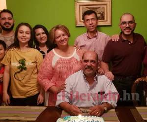 El galeno Tomás Cáceres se sentía muy orgulloso de su esposa y su familia.