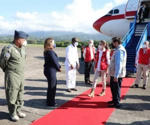 'Es una persona muy humilde, comprometida. Nos sentimos identificados por su loable labor', manifestó Sabio luego de la llegada de Su Majestad.