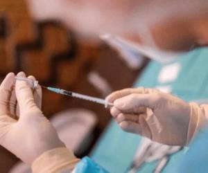 Con esta nueva compra, en el marco del contrato que la UE tiene con el laboratorio danés Bavarian Nordic, el número de dosis adquiridas para el bloque asciende a 163,620, según informó el Ejecutivo europeo en un comunicado.