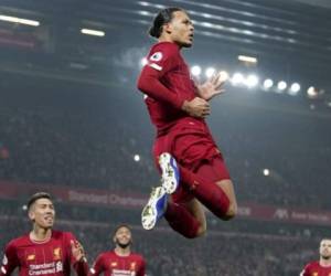 Liverpool tuvo dos goles anulados, además de un disparo apenas desviado delante de la puerta por Salah y un balón estrellado en el larguero por Jordan Henderson. Foto: AP.