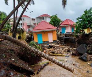 Las autoridades anticipan lluvias de 20 a 25 pulgadas (de 508 mm a 635 mm) en áreas aisladas de Puerto Rico, una cantidad bastante inferior a las cerca de 40 pulgadas registradas durante el huracán María, que azotó el territorio caribeño hace casi cinco años.