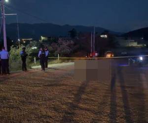 El cuerpo del joven quedó tendido en medio de la carretera que contecta a San Marcos de Ocotepeque con el sur de Lempira, en el sector de Gualjoco