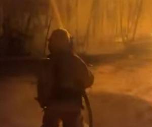 Fuerte incendio se registra en complejo turístico de Roatán