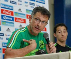 El entrenador dio declaraciones junto a Andrés Guardado de México.