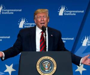 El presidente Donald Trump dijo que Estados Unidos tenía razones para creer que sabía quién era el autor del ataque. Foto: AP.