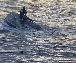 La séptima división de Guardacostas de Estados Unidos informó en su cuenta de Twitter del rescate de tres personas que estaban en el agua “cerca de dos millas al sur de Boca Chica”.