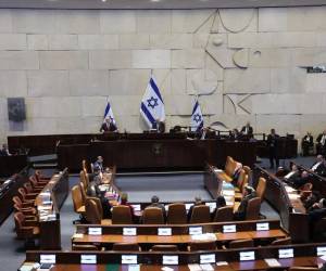 El debate se prolongó durante más de 10 horas y estuvo marcado por intervenciones emotivas y críticas.