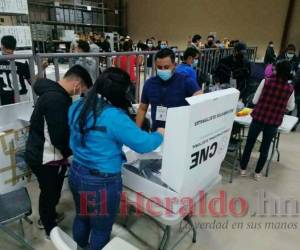 Desde la semana pasada el Consejo Nacional Electoral está revisando los votos correspondientes a las actas impugnadas por los políticos de varios partidos. Foto: El Heraldo