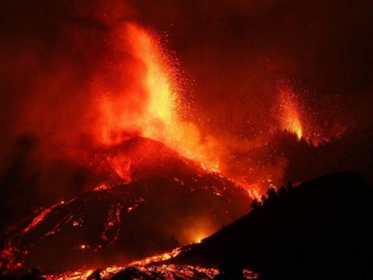 Según el sistema europeo de mediciones geoespaciales Copernicus, la colada de lava ocupa una superficie de 190 hectáreas y destruyó 420 construcciones.