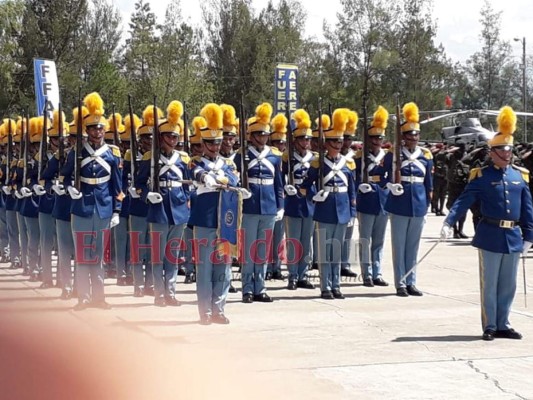 Los cadete de la Academia Militar General Francisco Morazán conmemoraron el cumpleaños del héroe nacional. Foto: David Romero/EL HERALDO.