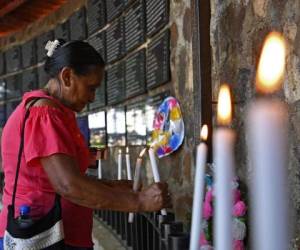 La guerra civil salvadoreña, que concluyó con la firma de acuerdos de paz entre el gobierno y la guerrilla de izquierda el 16 de enero de 1992, dejó más de 75,000 muertos. Foto: France 24.