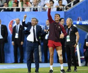 Desde el corazón de su plantilla, Santos ha encontrado el mejor de los apoyos a su filosofía y Pepe lo supo destacar. Foto: AFP