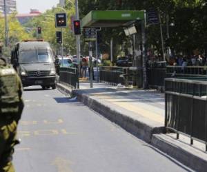 La policía acordonó la zona de la explosión para iniciar la investigación del hecho mientras que personal antibombas realizó la inspección. (Foto: Andina)