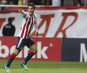 Isaac Brizuela de las Chivas de México celebra un gol contra los New York Red Bulls durante una semifinal de la Liga de Campeones CONCACAF. Foto: AP