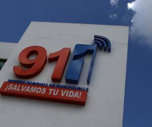 Trabajadores del 911 señalaron que, al presentarse a sus labores, no pudieron ingresar porque sus nombres no figuran en listados oficiales, y se les ordenó retirarse sin explicación formal.