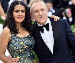 La actriz mexicana Salma Hayek junto a su esposo François-Henri Pinault, quien donará la millonaria suma para restaurar la catedral. Foto: AFP