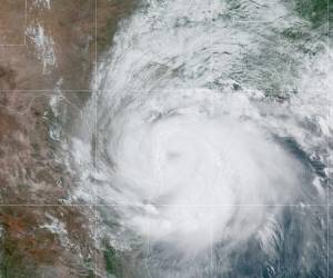 Hasta el momento, no hay vigilancias ni avisos costeros activos y el NHC no reporta amenazas a tierra.
