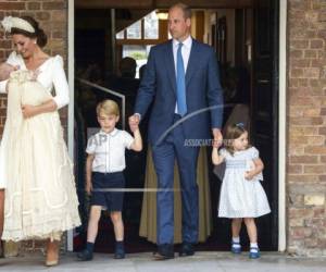 George es el hijo mayor de Kate Middleton y el príncipe William. Aquí durante el bautizo de su hermano Louis. (Foto: AP)