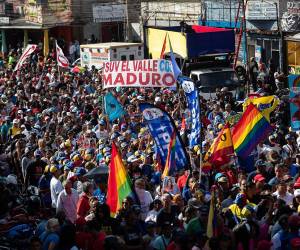 El este de la ciudad de Caracas vivió este viernes una masiva manifestación por doble motivo, por un lado, recordar a los mártires del Caracazo y, por el otro, pedir a Estados Unidos la libertad de Nicolás Maduro y Cilia Flores, presos en Nueva York desde enero.