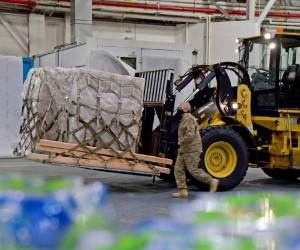 Los últimos insumos fueron enviados a diferentes partes del país. AP.