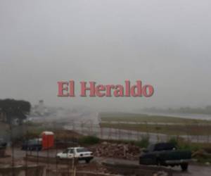 Las lluvias provocados por el frente frío mantienen con escasa visibilidad este mediodía a la capital de Honduras. (Foto: Estalin Irías/ El Heraldo Honduras/ Noticias Honduras hoy)
