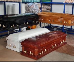 El costo de los servicios funerarios en su versión más sencilla en Honduras alcanza los 20,000 lempiras, incluyendo ataúd, preparación, traslado y mortaja.