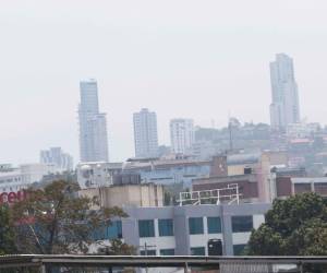La capital registró este miércoles aire poco saludable, según IQAir y la AMDC, con presencia de partículas PM2.5 que afectan la salud respiratoria.