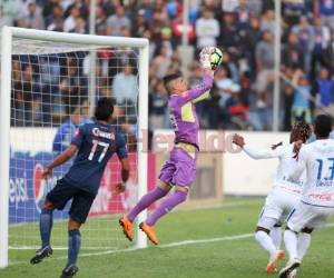 Así tapó el cabezazo de Costly el arquero argentino. Foto David Romero| EL HERALDO