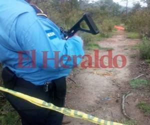 La Policía Nacional llegó a la escena del crimen para investigar los hechos. Foto: EL HERALDO