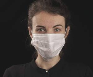 A más de 100 años de su invención las mascarillas se han convertido en parte de nuestra vida cotidiana debido a la pandemia del covid-19.