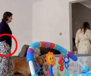 En video quedó captado el momento en el que una mujer identificada como Erika María Herrera le disparó a su nuera, la exreina de belleza mexicana, Carolina Flores. El crimen se registró en un departamento en Polanco, Ciudad de México, el pasado 15 de abril, sin embargo, las imágenes salieron a la luz hasta el miércoles 22 de abril. ¿Cómo ocurrió el asesinato? A continuación los detalles.