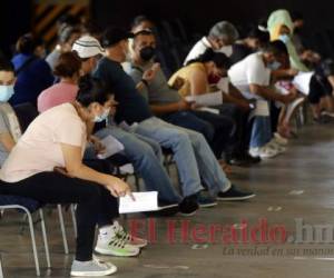 La sala de espera del centro de triaje del CCI permaneció llena de pacientes durante las atenciones del sábado y domingo. Foto: David Romero/El Heraldo