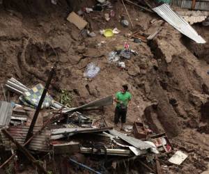 Las autoridades informaron además que hay seis desaparecidos. AP.