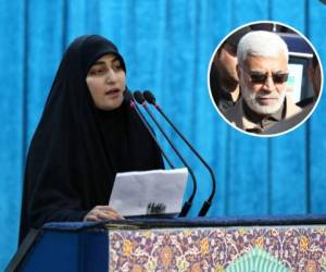 Zeinaba Soleimani en su amenazante discurso durante el multitudinario funeral en Teherán. Foto AFP