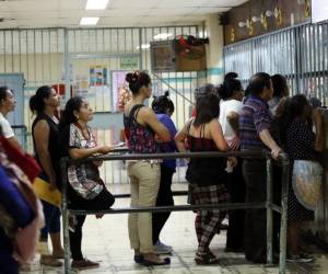 Los pacientes que a diario asisten al centro asistencial anhelan con ansias que sus problemas de salud sean resueltos, ya que actualmente no encuentran medicamentos ni insumos quirúrgicos. foto Marvin Salgado / EL HERALDO