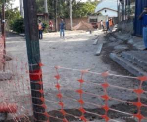 Hasta el momento se desconoce por cuánto tiempo la calle permanecerá cerrada. Foto: Movilidad Urbana