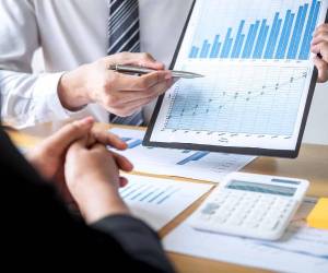 Es importante reconocer que la productividad por sí sola no garantiza la excelencia ni el éxito a largo plazo. La eficiencia, por su parte, es un voto más seguro hacia la consistencia en los resultados.