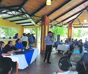 El líder nacionalista Ricardo Álvarez en su visita a Olancho.