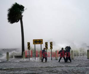 A eso de las 11:30 de la mañana (hora Honduras) el huracán tocó tierra en Luisiana. Foto: AP.