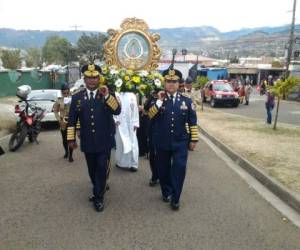 Los miembros del Cuerpo de Bomberos realizaron una peregrinación desde el Monumento al Bombero hasta la Basílica de Suyapa.