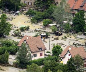 Las crecidas de los ríos, obligaron a evacuar a varios centenares de personas y a cerrar muchas carreteras.